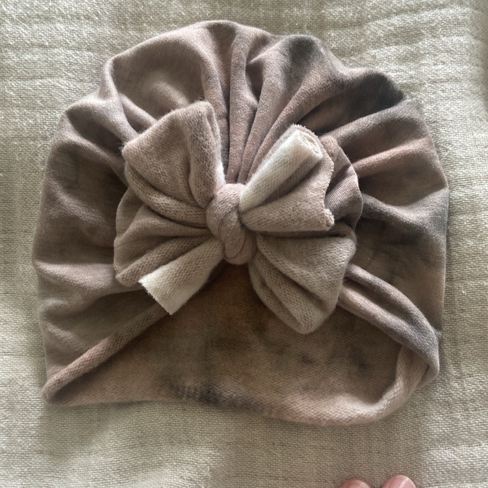 Bunny knots baby girl size small